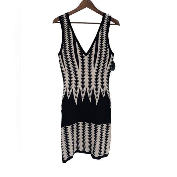 Vertigo Paris Dresses & Skirts - NWT Vertigo Paris knitted jacquard dress black / tan size S